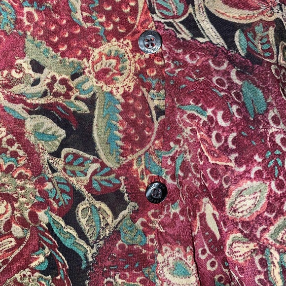 🍂CHAPS Ruffled Hidden Button Down Top🍂 - Picture 5 of 6